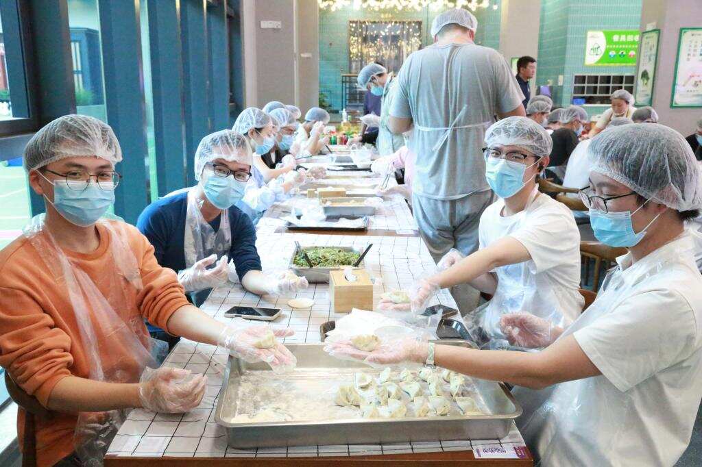 深圳理工学子欢聚包饺子,共庆冬至传统佳节