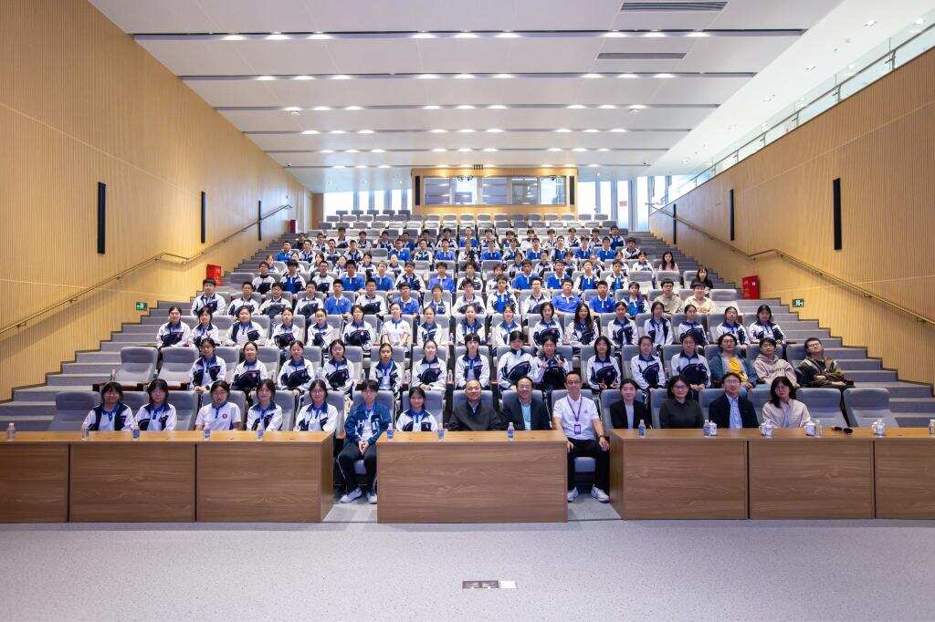 中国科学家精神宣讲团年度活动在英国威廉集团官网举行